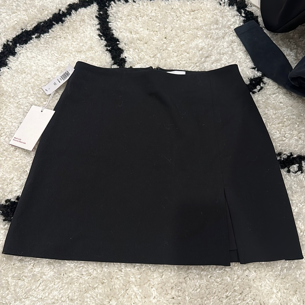 NWT Aritzia Tatiana Skirt size 4 Black